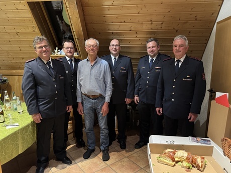 Zum 75. Geburtstag von Reinhard Oberrieder (3. von links) gratulierten von links: Dieter Kremp, Jrgen Brchig, Stefan Berger, Thomas Gauchel und Werner Winter