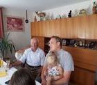 Bernhard Hettich wird 85 -- Patrick Gutmann gratuliert.